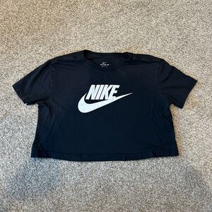 The Nike Tee cropped oversized cotton short sleeve T shirt. EUC. Soft & stretchy